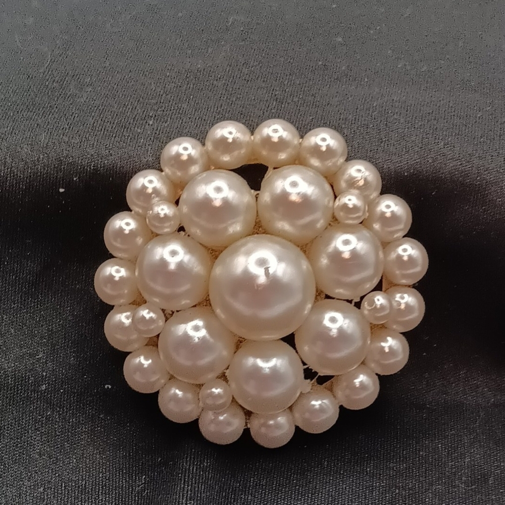 Cream Pearl Cluster Brooch Jewelry